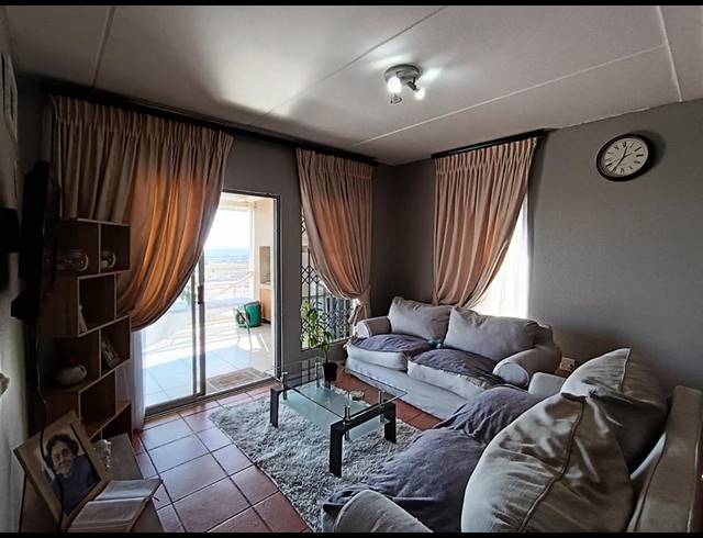 3 BEDROOM TOWNHOUSE FOR SALE IN SUNNYROCK